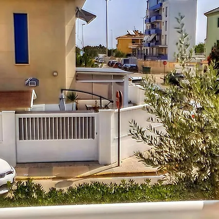 Apartment Snug With Balcony *