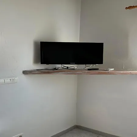 Snug With Balcony Apartman *